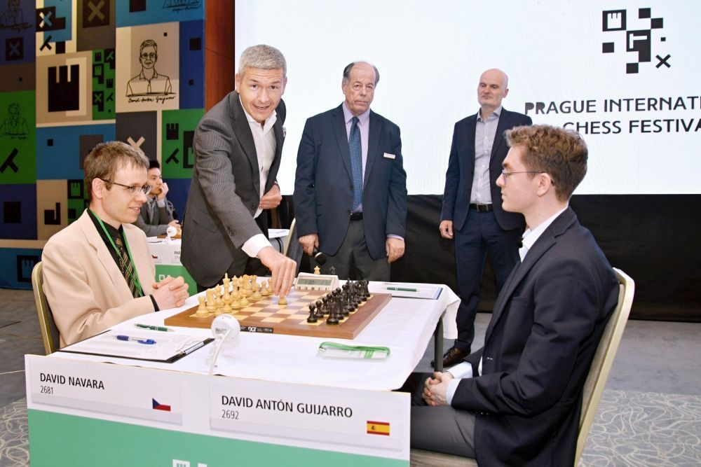 Prague Chess Festival 2022 Masters R1 Harikrishna beats Vidit